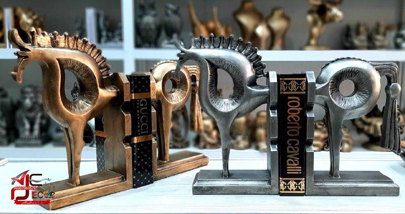 دکوری هلدرکتاب اسب کوچک پلی استر