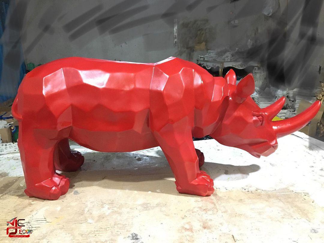 مجسمه کرگدن مدرن